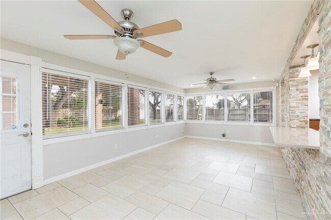 Building Photo - 17 Whitewing Ave