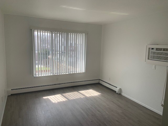 Building Photo - 637 Princeton Rd