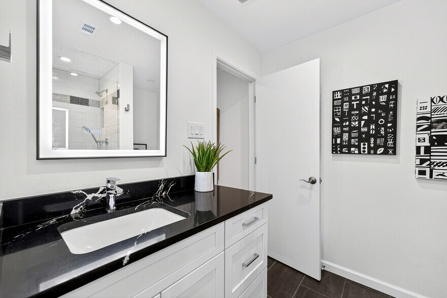 Building Photo - 9805 Airline Rd