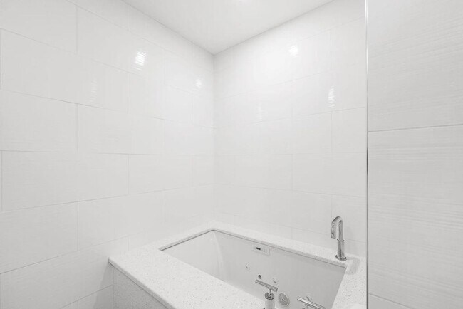 Building Photo - 545 S Fort Lauderdale Beach Blvd