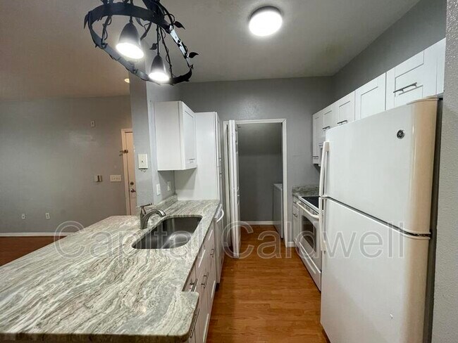 Building Photo - 1910 E Palm Ave