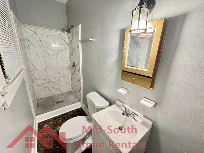 Building Photo - 666 Landis St