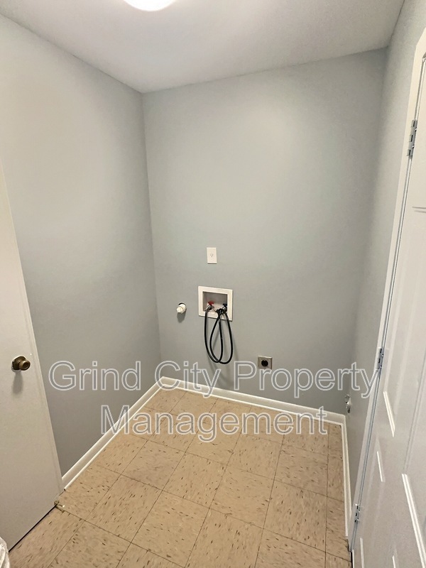 Building Photo - 5440 Flowering Peach Dr