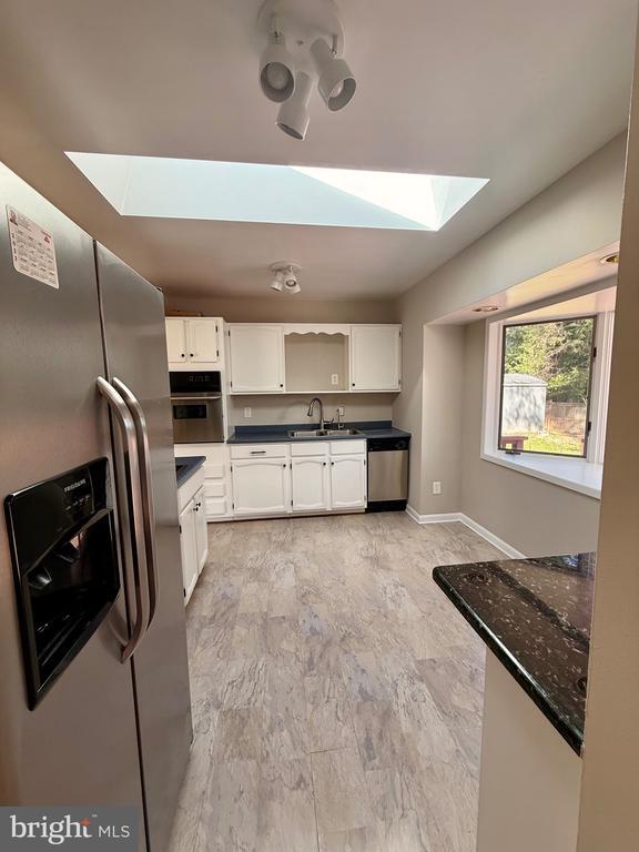 Building Photo - 7562 Kingman Dr