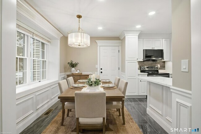 Building Photo - 193 The Meadows