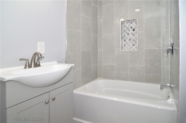 Building Photo - 135 Randolph Ave