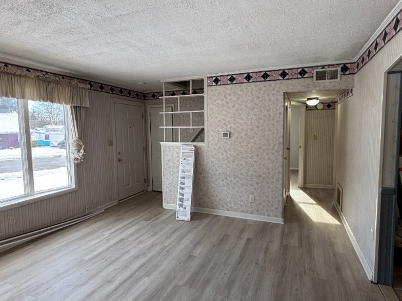 Building Photo - 2030 Eastman Ave