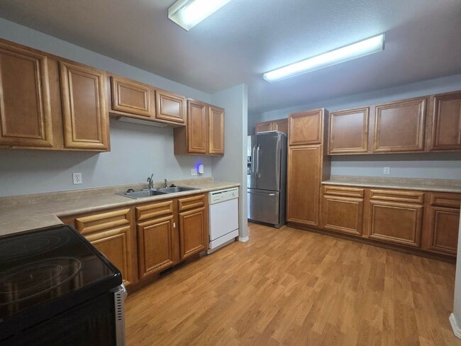Building Photo - 906 Whitetail Ct