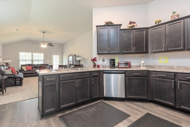 Building Photo - 5961 Uselton Dr