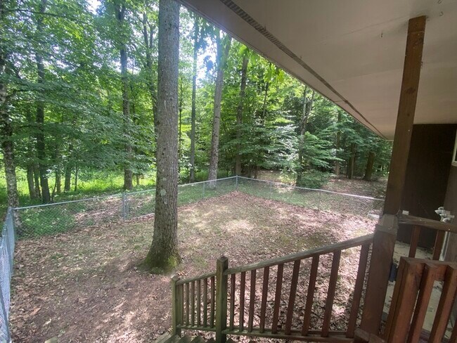 Building Photo - Secluded 4 bedrooms 3 baths with 2 car garage and fenced in yard in the town of Rutland for rent!