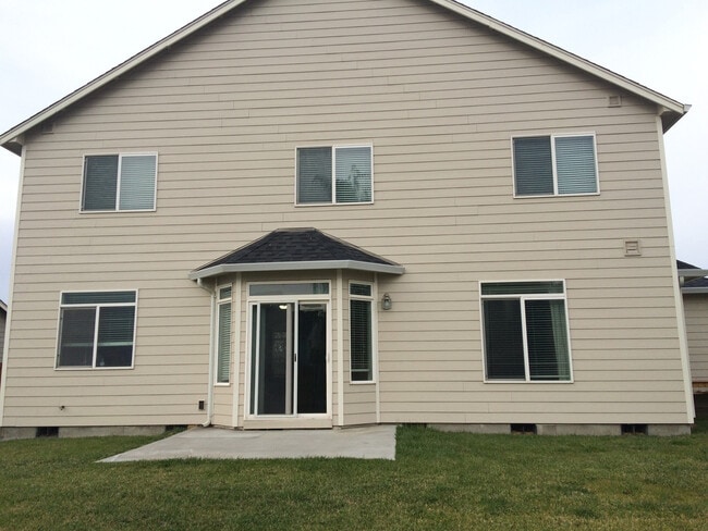Building Photo - Large Home for Rent in Sage Point Service ...