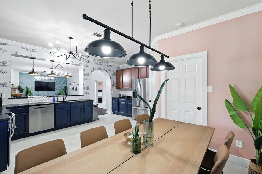 Building Photo - 2516 Castle Pines Dr