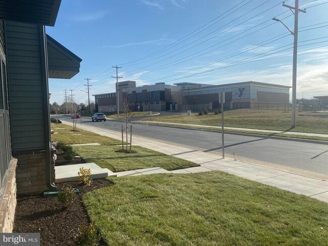 Building Photo - 321 E Cochran St