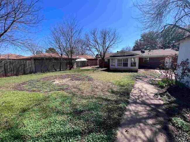Building Photo - 5110 Jamaica Dr