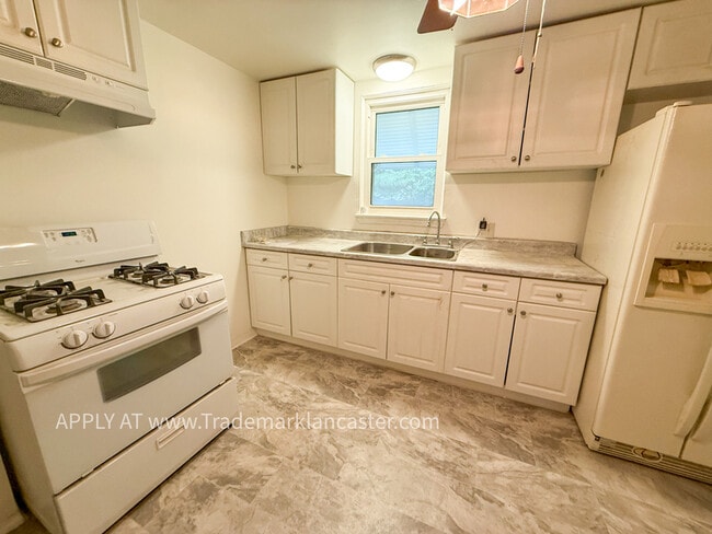 Building Photo - 738 Irwin Ct