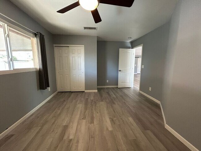 Building Photo - 4028 W Palo Verde Dr