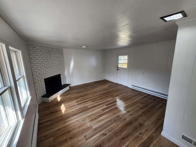 Building Photo - Cozy 3BR Home in Elida - $1,595 - Fully Re...