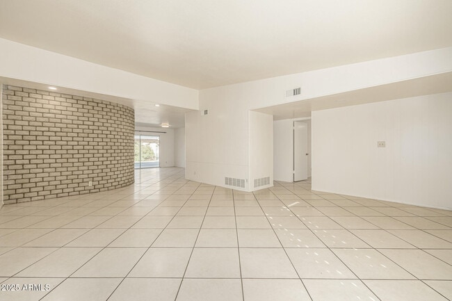 Building Photo - 3738 E Glenrosa Ave