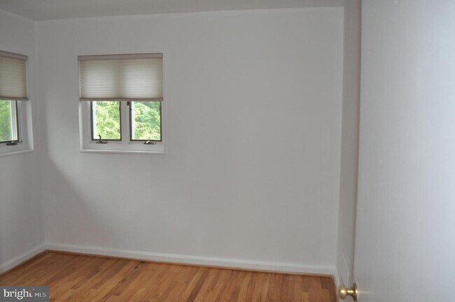 Building Photo - 6000 Greentree Rd