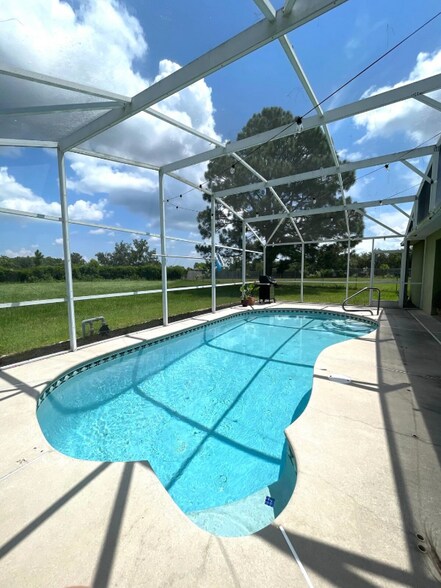 Building Photo - 1115 Normandy Dr