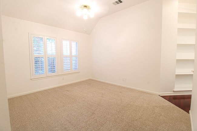 Building Photo - 121 Antler Cir