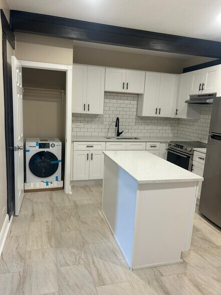 Building Photo - 10102 Main St