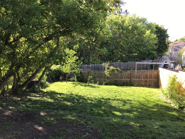 Back Yard - 14 Weymouth St.