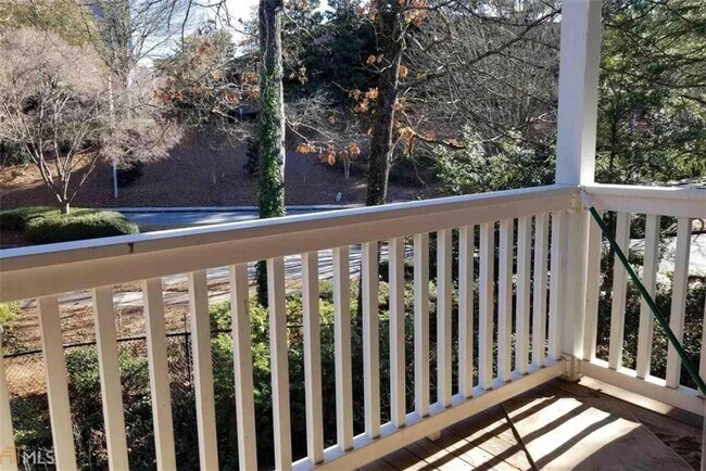 Building Photo - 1250 Parkwood Cir SE