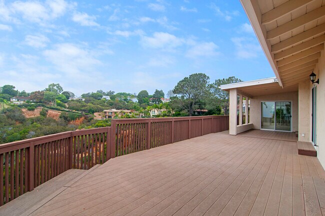 Building Photo - LIVE IN LA JOLLA!  LOVELY LA JOLLA HOME WI...