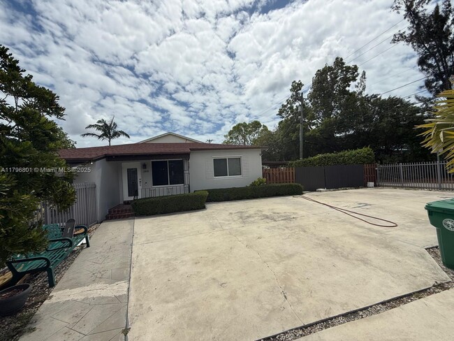 Primary Photo - 2895 SW 32nd Ct