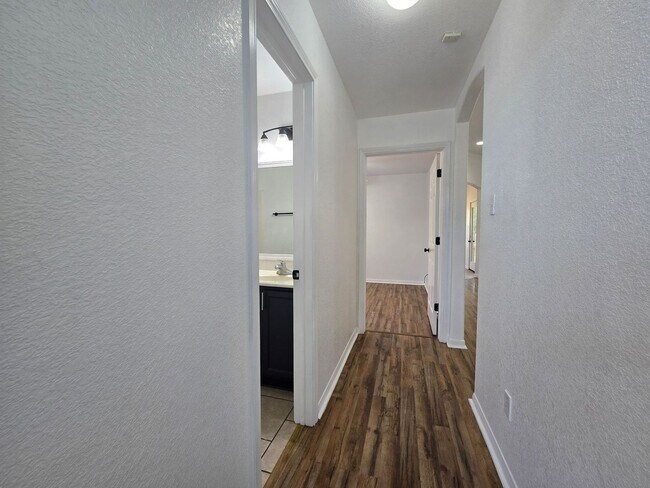 Building Photo - 5905 Lolly Loop