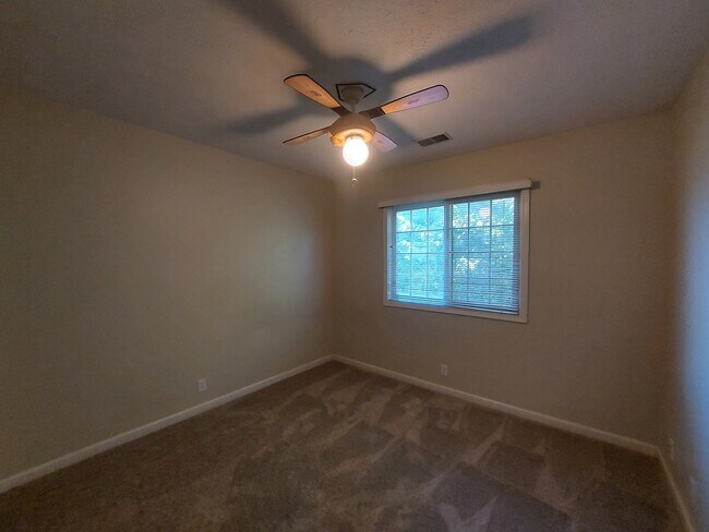 Building Photo - 17315 Pine Cir