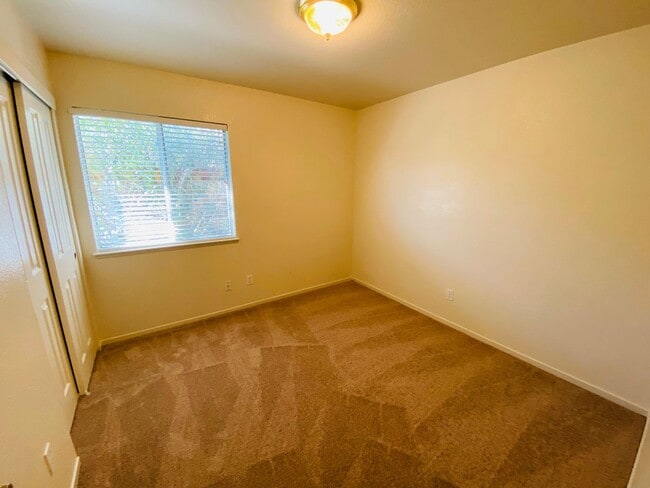 Building Photo - Cute Elk Grove Home