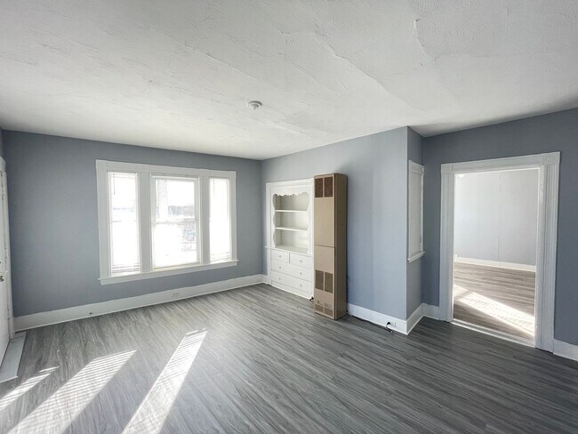 Building Photo - 301 Amory St
