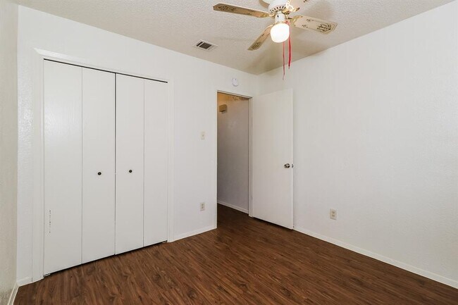 Building Photo - 323 W William Cannon Dr