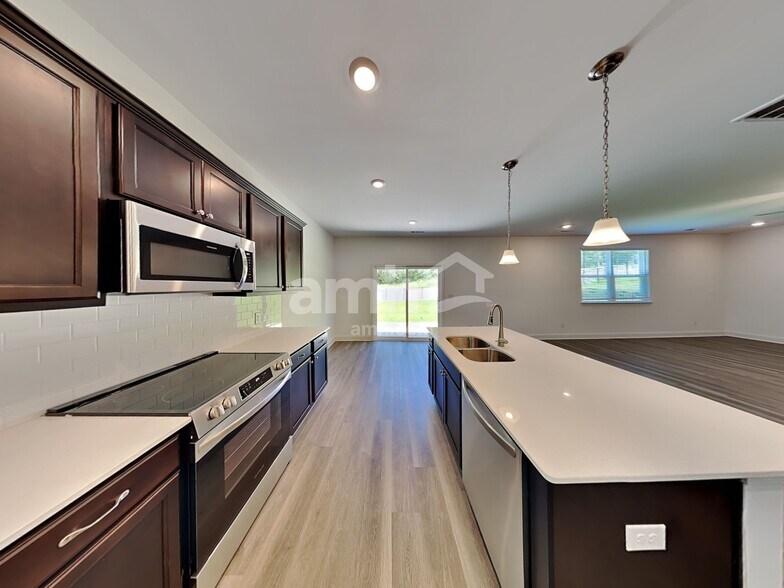 Building Photo - 230 Marin Dr