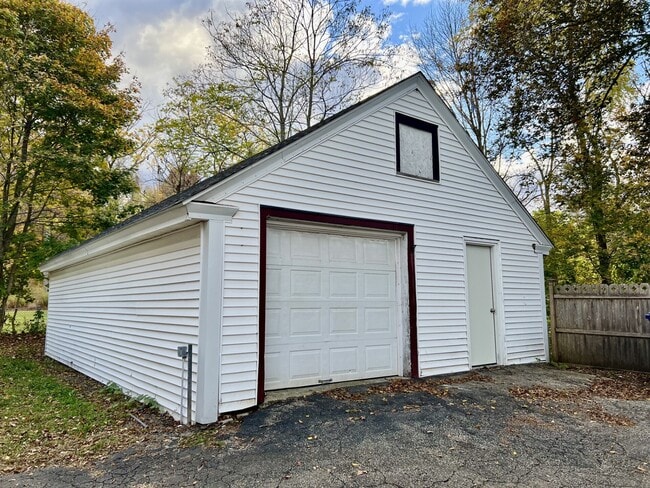 Building Photo - 435 Windham Rd