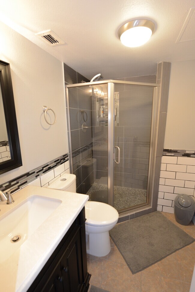 Master bathroom - 1020 15th St