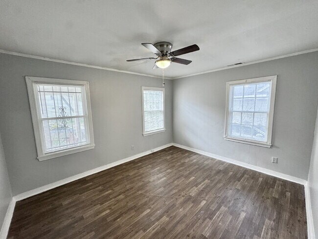 Building Photo - 3350 Hardin Ave