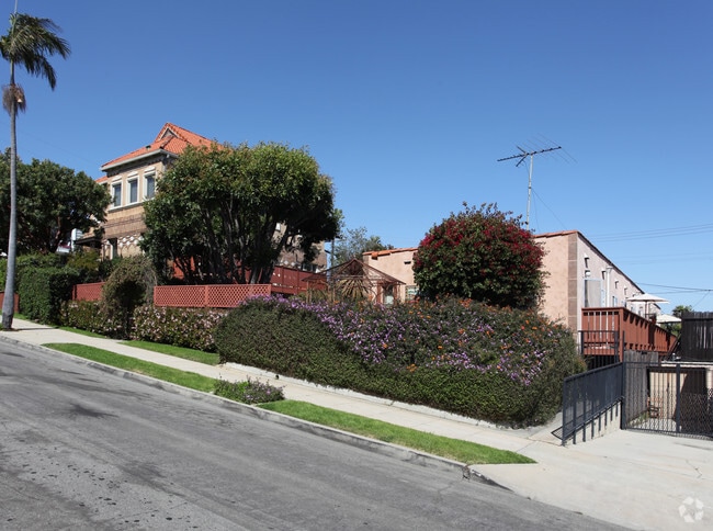 Building Photo - 154-160 Bennett Ave