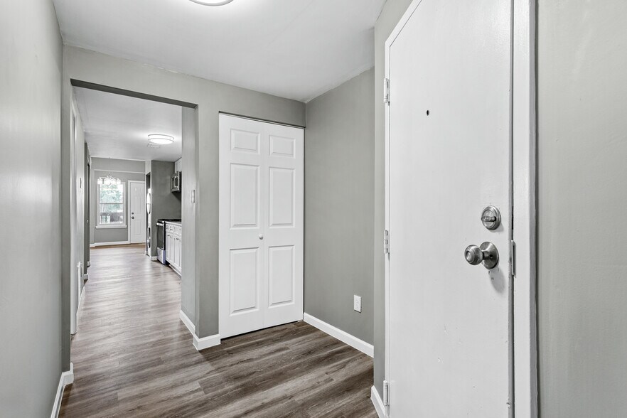 Building Photo - 5582 Pershing Ave