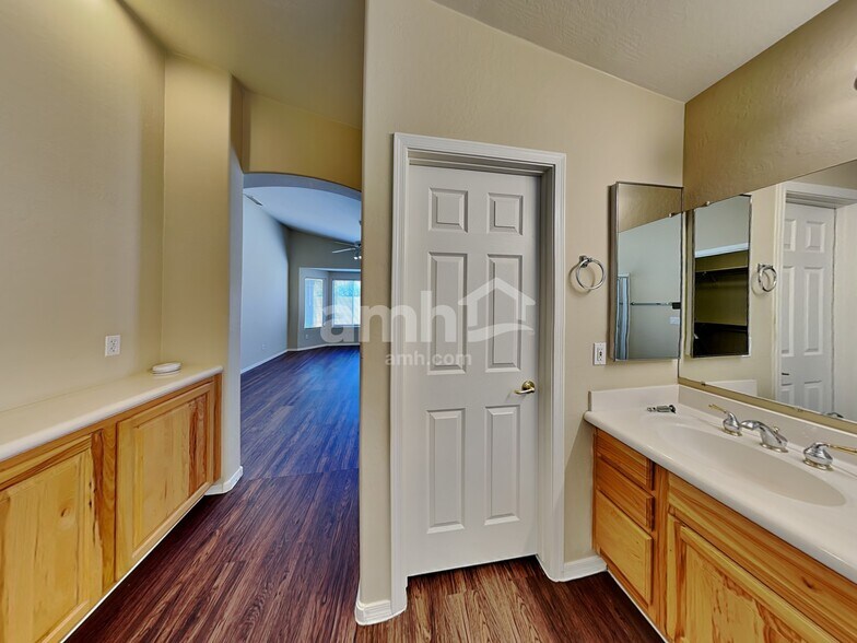 Building Photo - 8514 W Mohave St