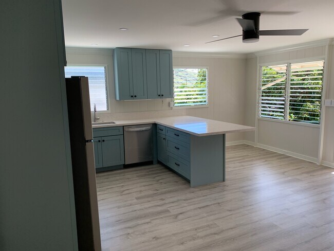 Building Photo - 2871 Manoa Rd