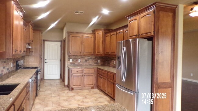 Building Photo - Fantastic home located in Eastlake Addition