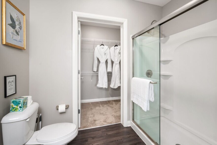 Building Photo - 407 W Rich St