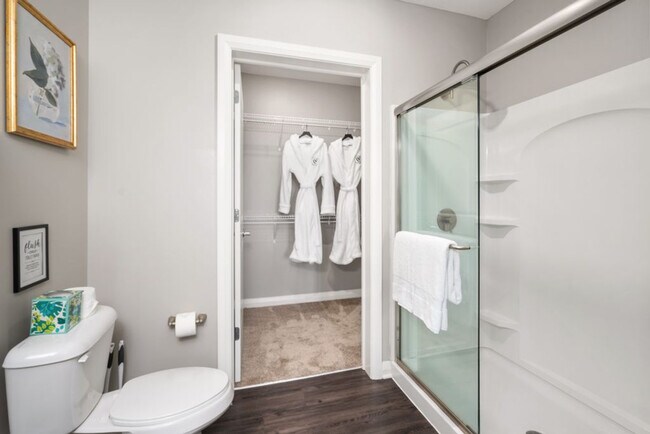 Building Photo - 407 W Rich St