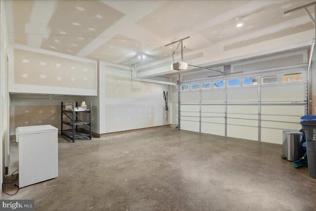 Building Photo - 43277 Tumbletree Terrace