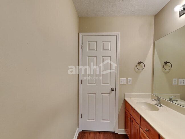 Building Photo - 2608 Welshcrest Dr