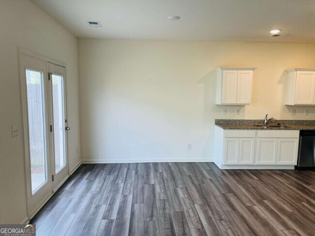 Building Photo - 404 Union Station St