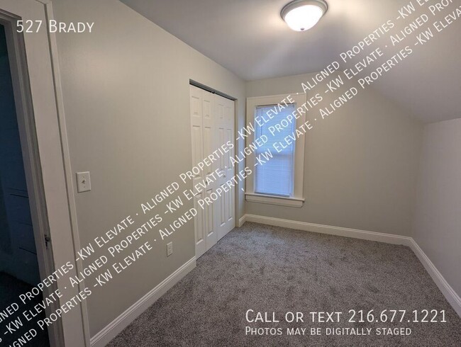 Building Photo - 527 Brady-